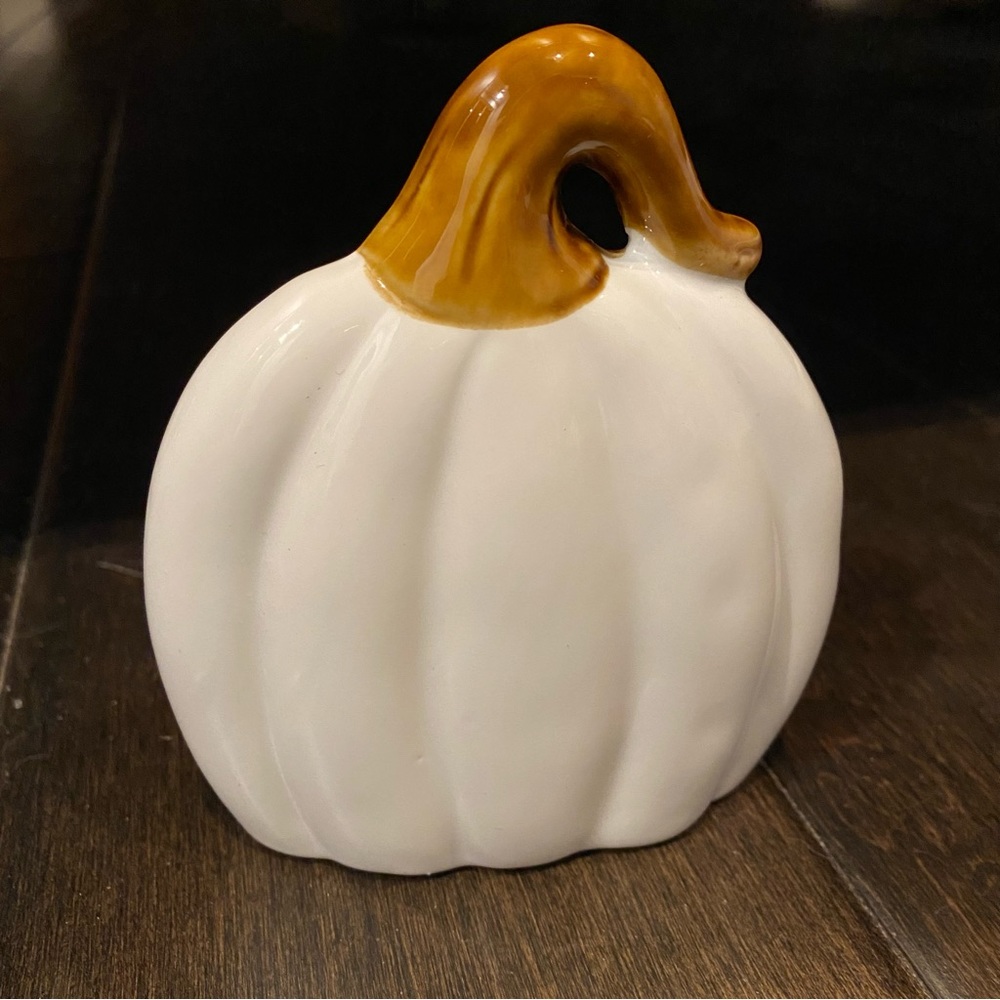 💜3/$15 Halloween Decorations - Picture 2 of 11